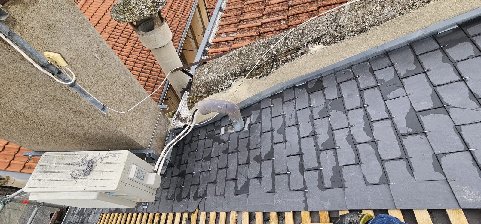 Gouttière, chéneau et noue en zinc, chantier mené par Toiture Charpente