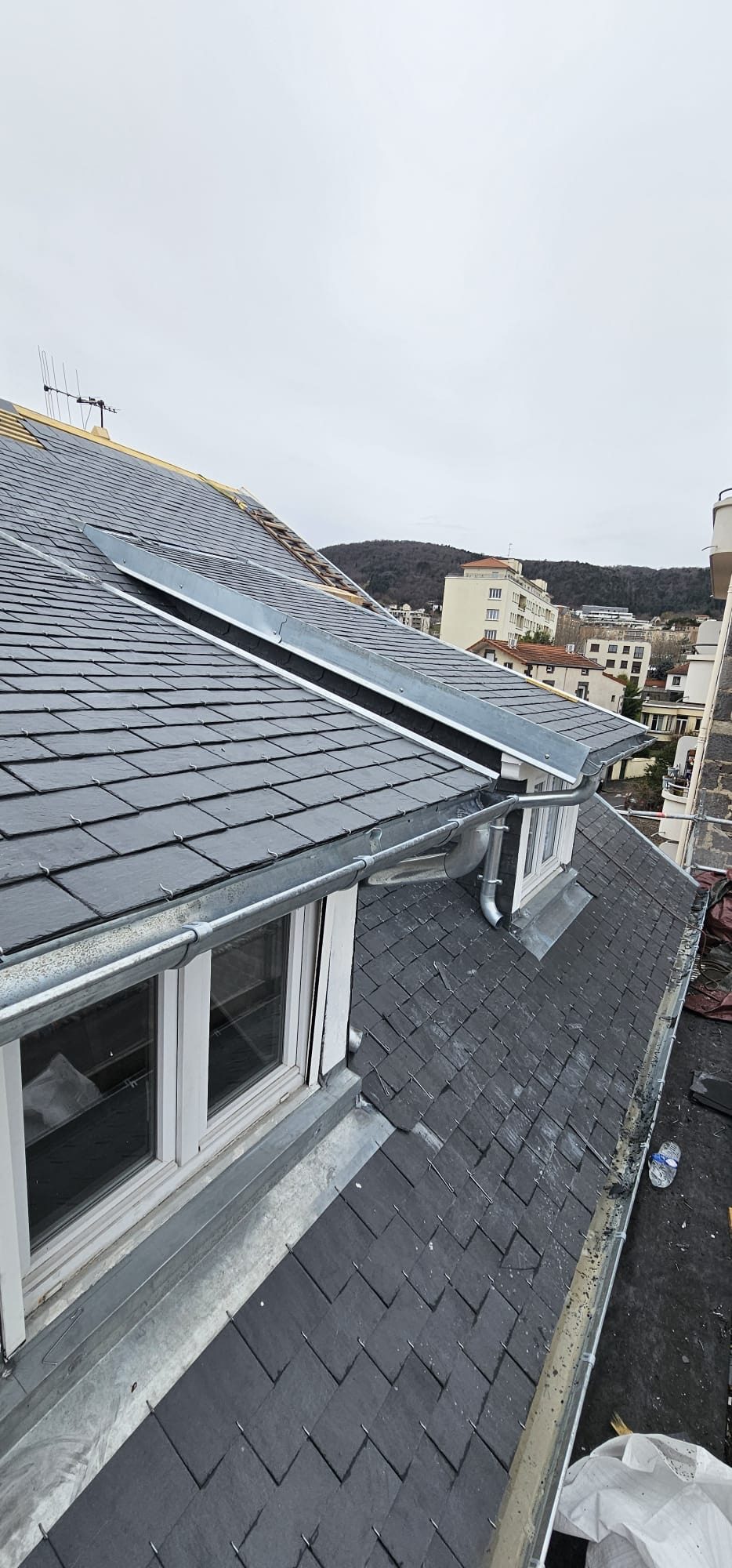 Couverture en ardoise, chantier mené par Toiture Charpente