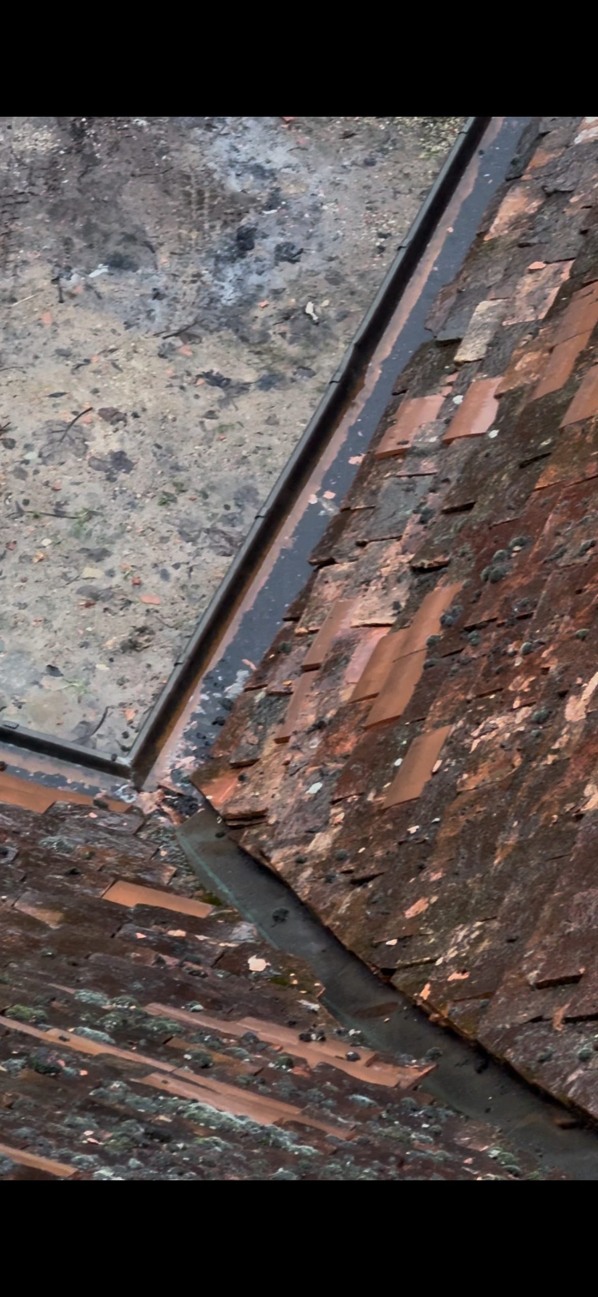 Gouttière, chéneau et noue en zinc, chantier mené par Toiture Charpente