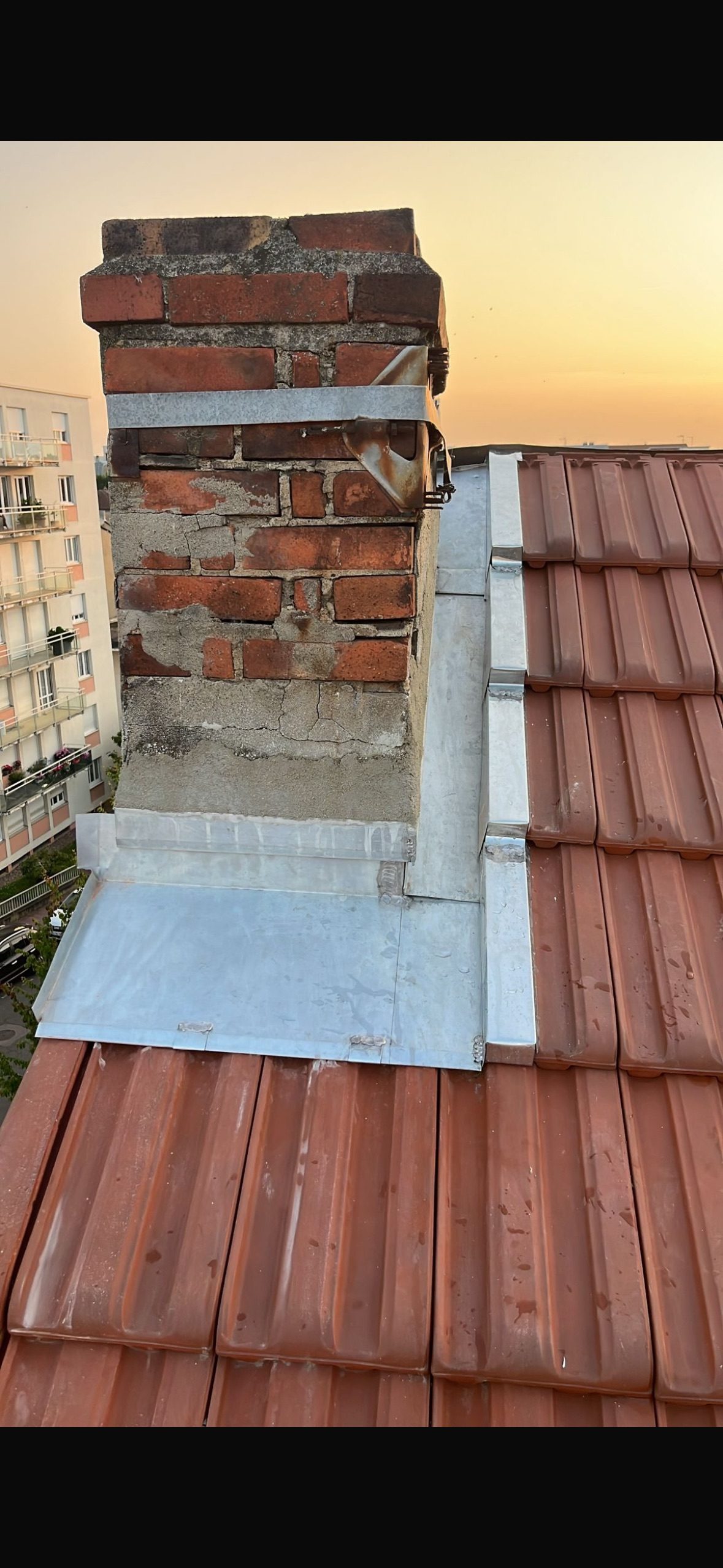 Souche de cheminée et solin, chantier mené par Toiture Charpente