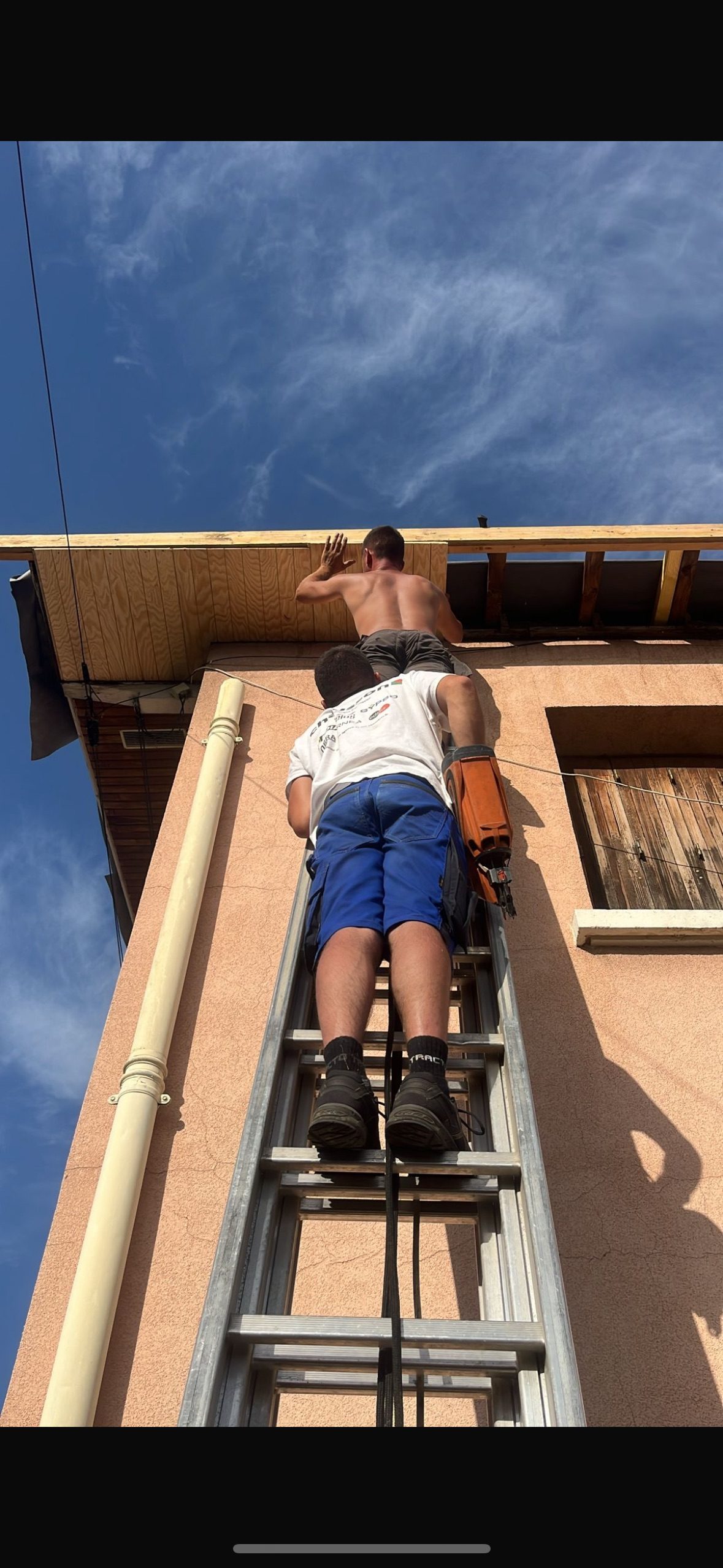 échafaudage et accès au chantier, chantier mené par Toiture Charpente