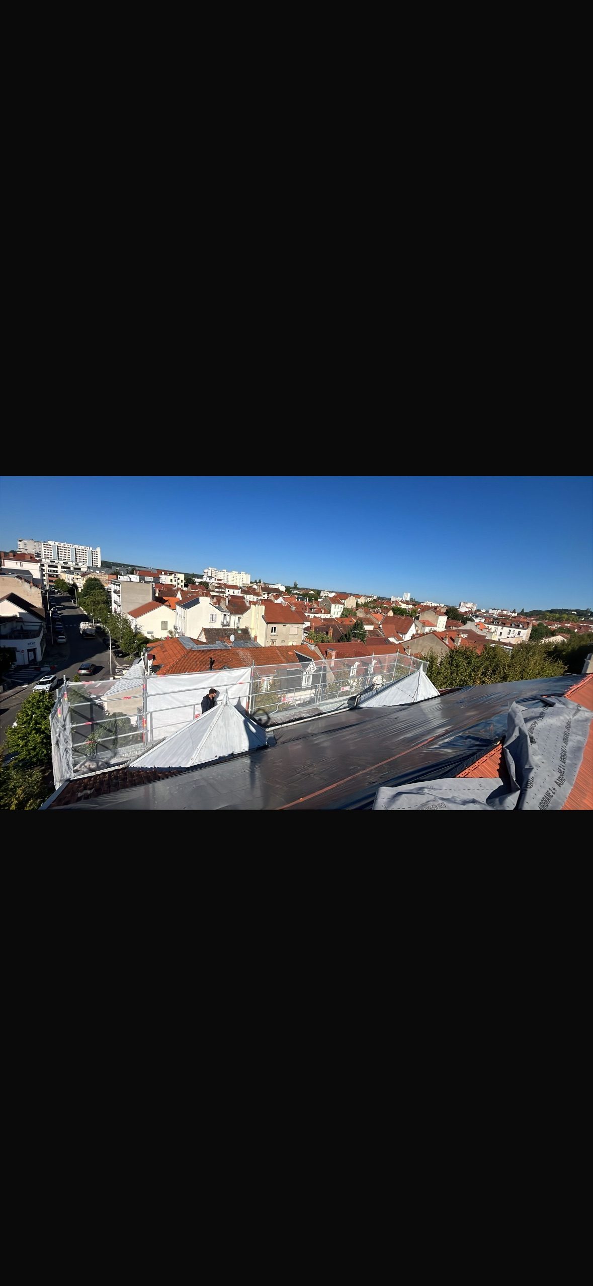 Toiture vue du ciel, chantier mené par Toiture Charpente