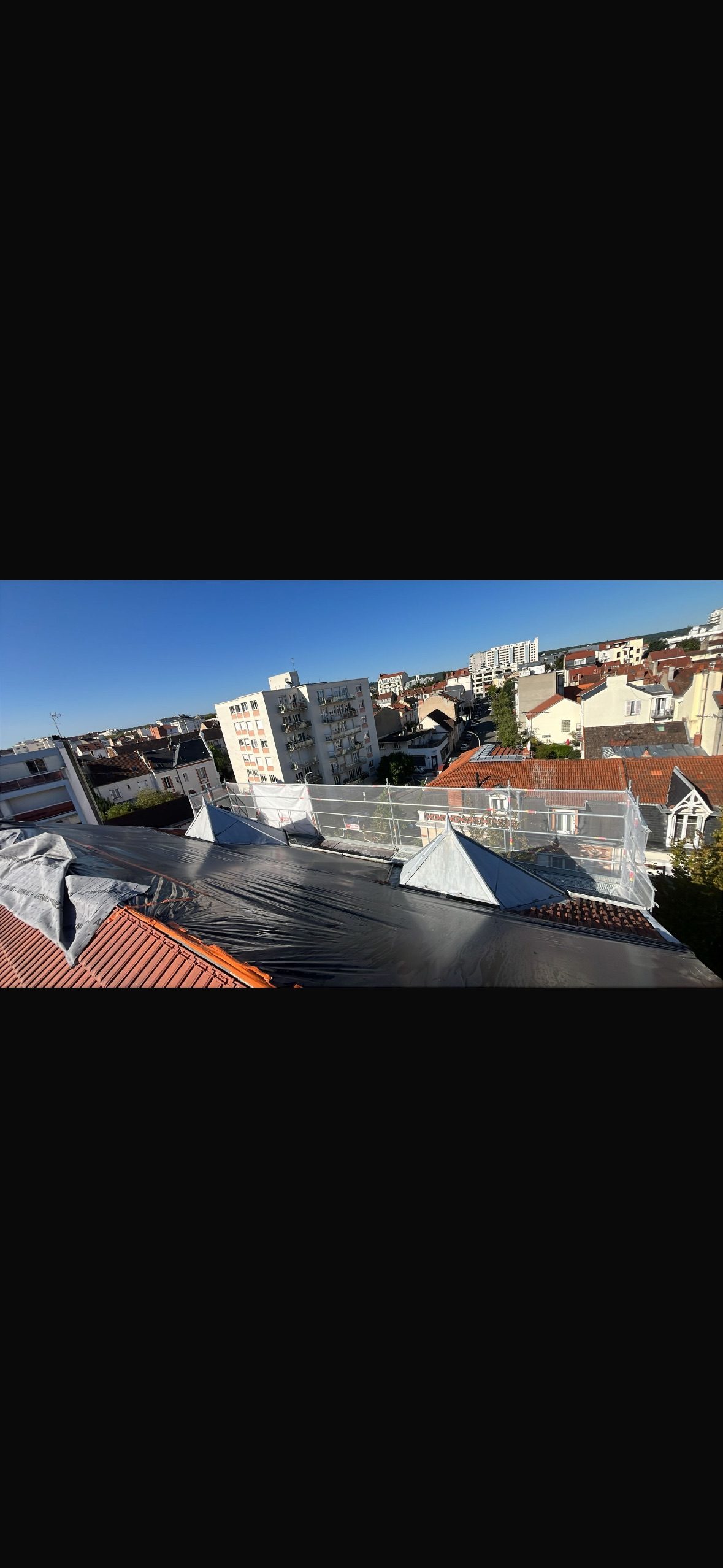Toiture vue du ciel, chantier mené par Toiture Charpente