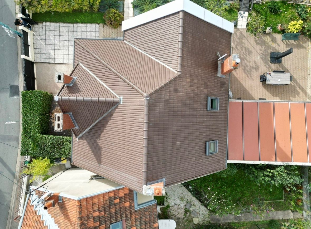 Toiture vue du ciel, chantier mené par Toiture Charpente