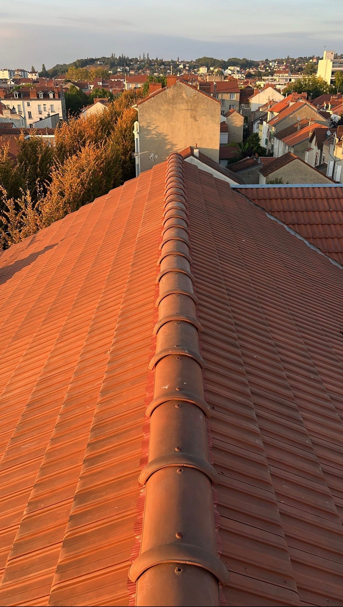 Couverture en tuile, chantier mené par Toiture Charpente