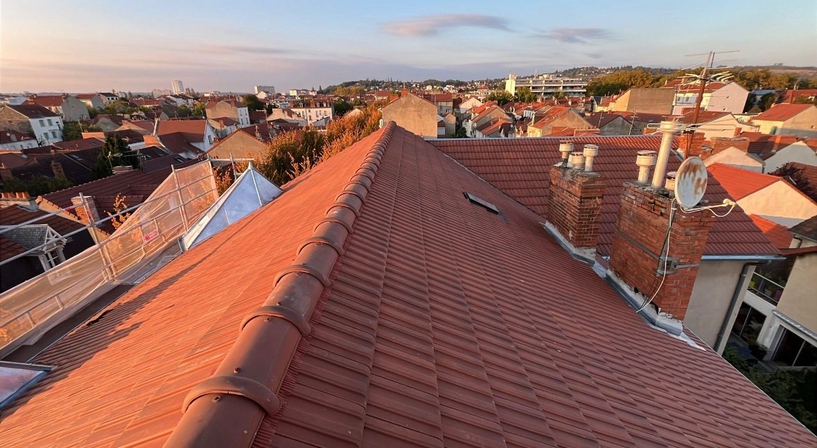 Couverture en tuile, chantier mené par Toiture Charpente