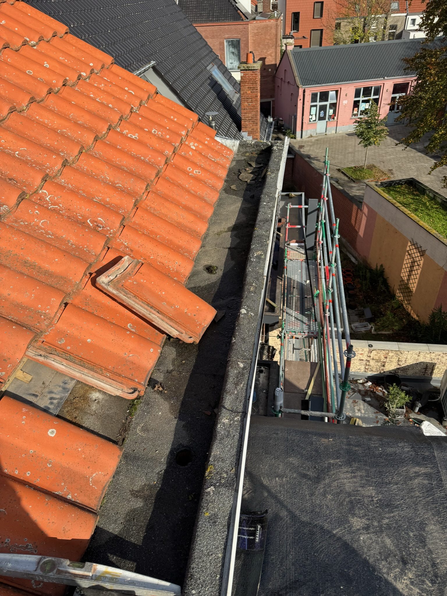 Gouttière, chéneau et noue en zinc, chantier mené par Toiture Charpente