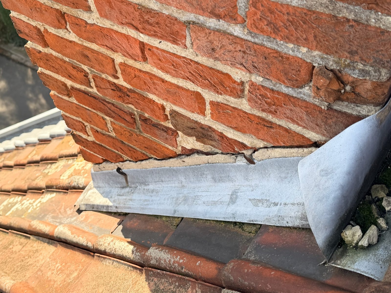 Souche de cheminée et solin, chantier mené par Toiture Charpente