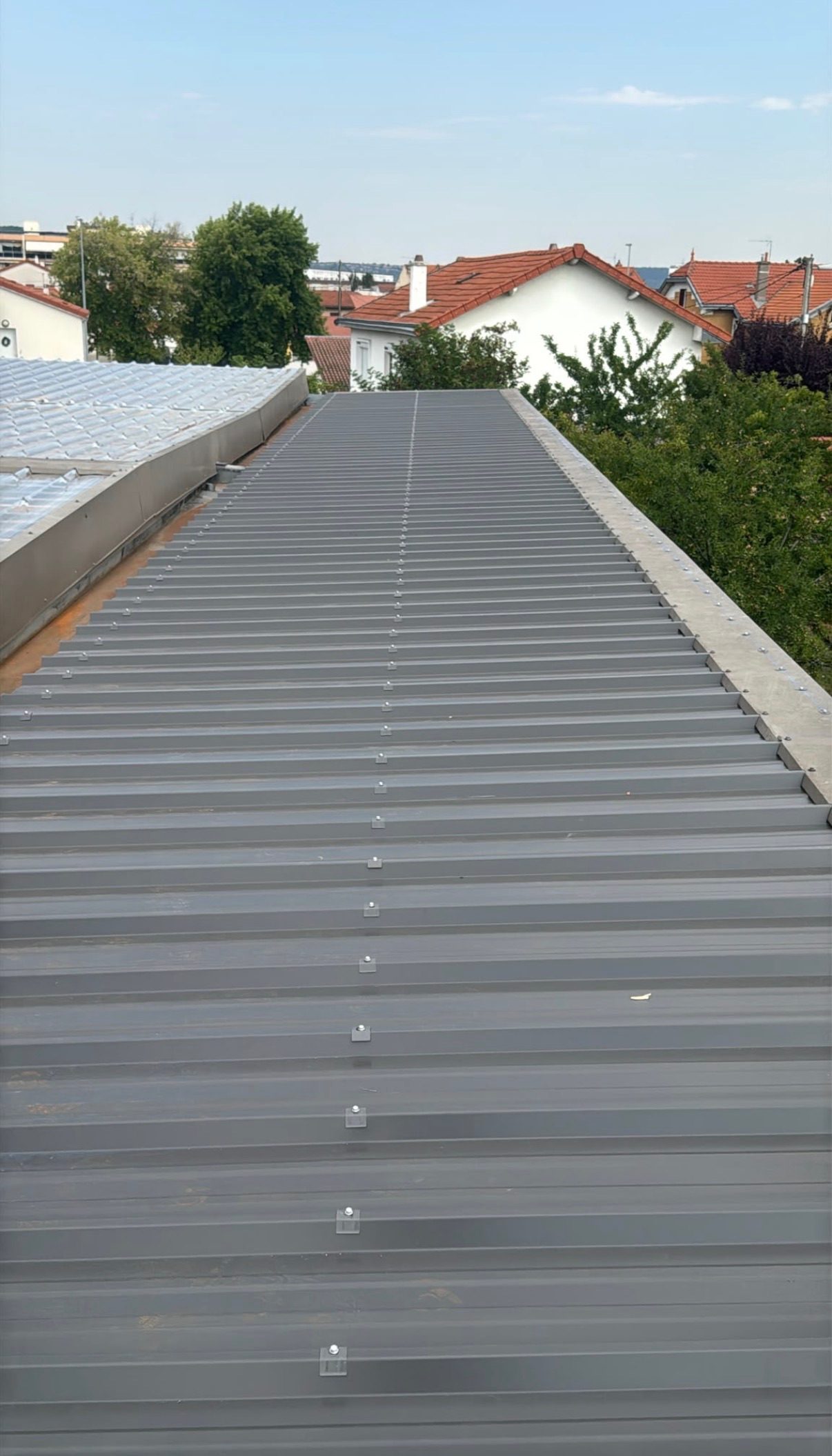 Couverture en zinc à joint debout, chantier mené par Toiture Charpente